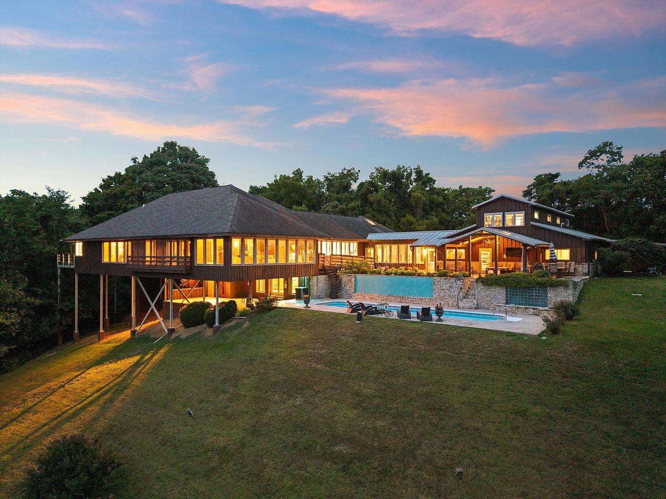 Lumsley Lookout pool and house at sunset